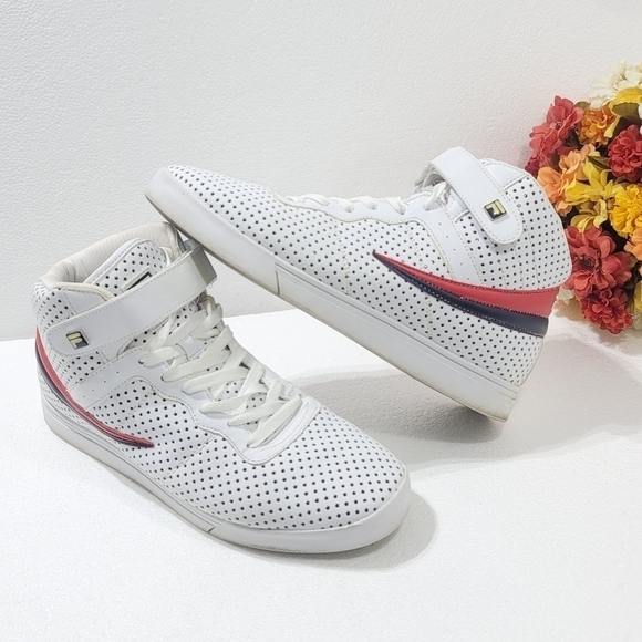 FILA MEN'S WHITE SNEAKERS SZ.11 - Picture 1 of 8
